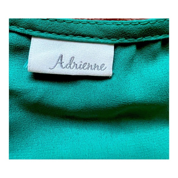 EUC Sleeveless V-Neck Embroidered Detail Top Size Large - Picture 4 of 4